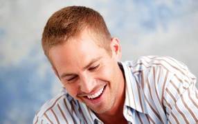  Пол Уокер с красивой улыбкой