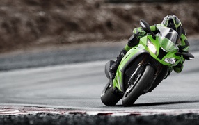 Кавасаки на повороте