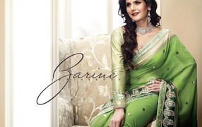 Актриса Зарине Кхан