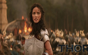 Тор темного мира: красивая девушка в доспехах