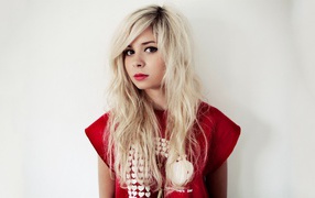 Черноглазая блондинка Нина