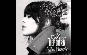 Alex Hepburn на черно-белом фоне