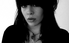 Alex Hepburn на белом фоне