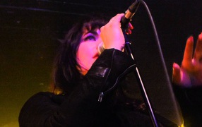 Alex Hepburn на сцене