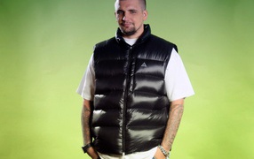 Basta на зеленом фоне