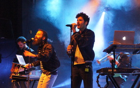 Capital Cities на концерте