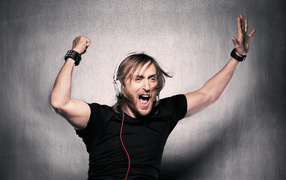 David Guetta в наушниках