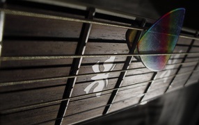 Гриф гитары с медиатором