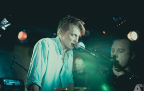 Курара исполняет песню