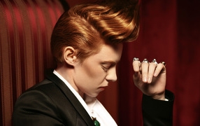 La Roux в театре