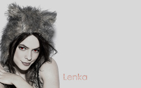 Ленка в шерстяной шапке