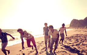 One Direction на пляже