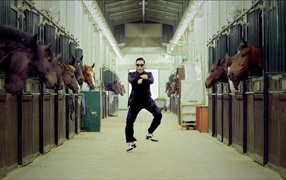 PSY в своем клипе Гангам Стайл