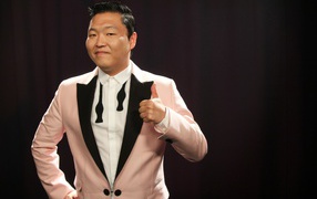 PSY в костюме