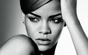 Rihanna angry look