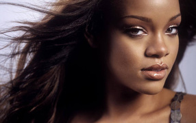 Rihanna under wind