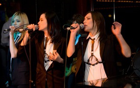 Группа Серебро исполняет песню Mi mi mi