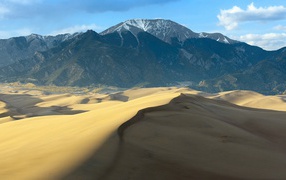 Desert at the foot of the mountains