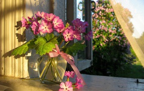 Букет цветов в стеклянной вазе