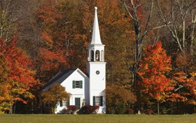 Осенний пейзаж с часовней