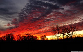 Багровые облака на закате