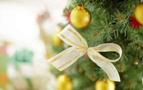 Красивая елочка на Новый 2014 Год лошади