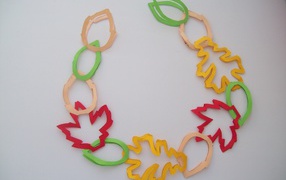 Гирлянда из осенних листьев