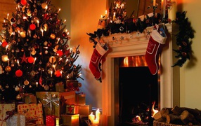 Подарки для детей под новогодней елкой в 2014 год лошади