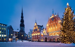 Праздничные огни в городе в Новый год