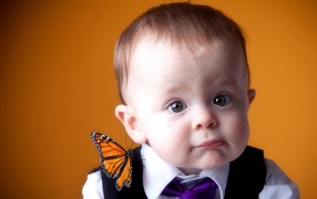 Мальчик с бабочкой