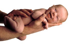 Ребенок улыбается