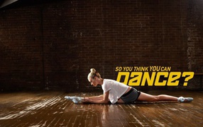 Девушка танцор на шпагате