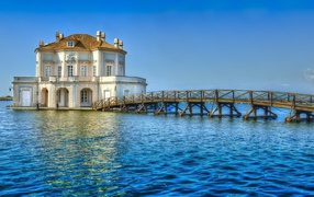 House on the water in Italy
