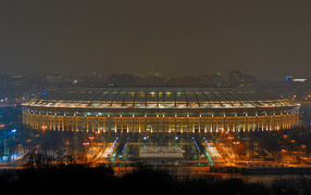 Стадион в Москве в ночное время