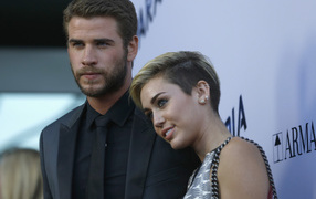 Beautiful Miley Cyrus and Liam Hemsworth, a new haircut 2013