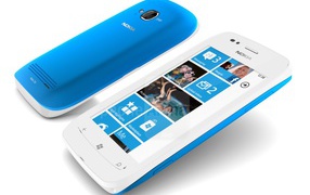 Голубая Nokia Lumia 710