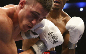 Боксер Томас Хернс сокрушительный удар