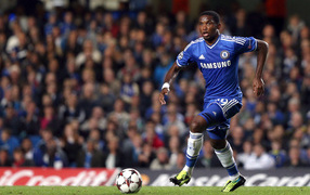  Челси Самуэль Etoo на футбольном поле