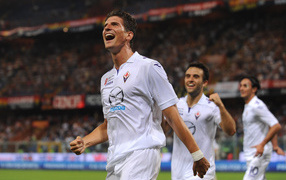 Fiorentina Mario Gomez is coming to the field