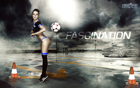 Футболистка с мячом