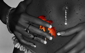 Девушка пирсинг пупка