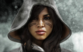 Красивая девушка в капюшоне