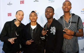 Парни, стиль swag