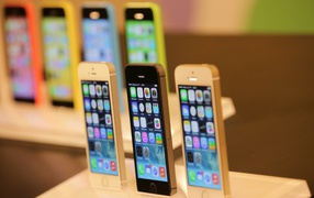 Iphone 5S  Iphone 5С на стенде