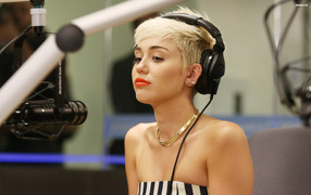 Майли Сайрус, новая стрижка, фото 2013