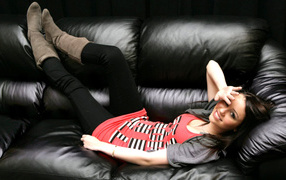 Miley Cyrus on the couch, a beautiful photo shoot