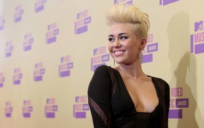 Miley Cyrus on the red carpet of MTV VMA