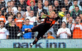 Наполи Пепе Рейна ловит мяч