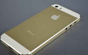 Новый Iphone 5S цвет шампань на сером столе