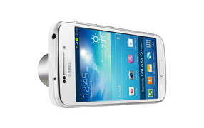 New Samsung Galaxy S4 Zoom, advertising photo